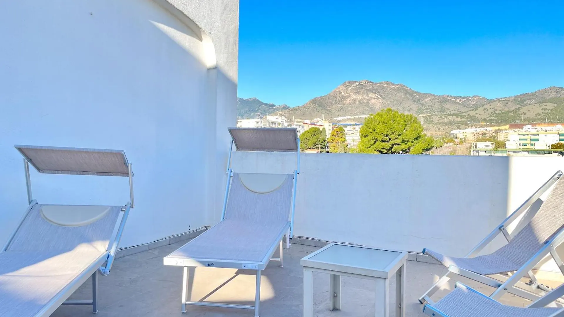 Appartement Spacieux Avec Terrasse Et Piscine Benalmadena Spain